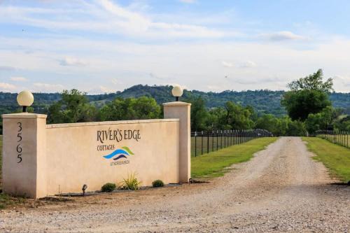 Fredericksburg House | Winecup Waterfront Cottage