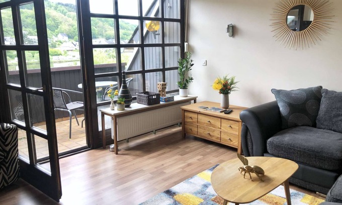 Zell Apartment | With balcony and Moselle view