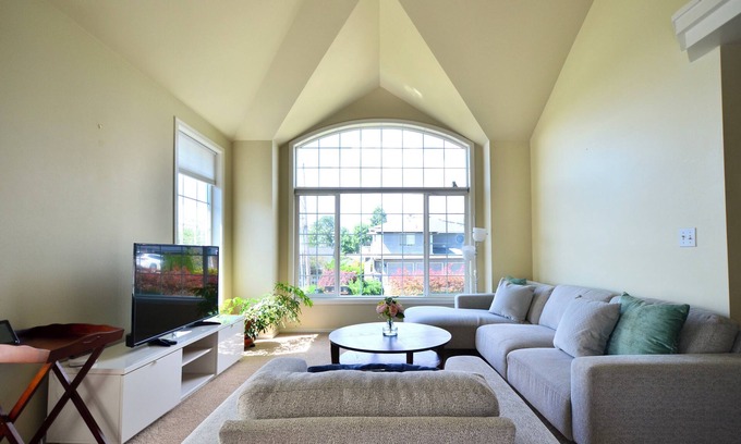 Kennydale House | Wonderful 4-bdrm, 2.5 bath home in Renton,15 min to Seattle,2 min to Coulon Park