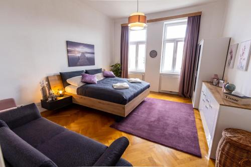 Funfhaus Apartment | Wonderful apartment close to City Centre With Porch