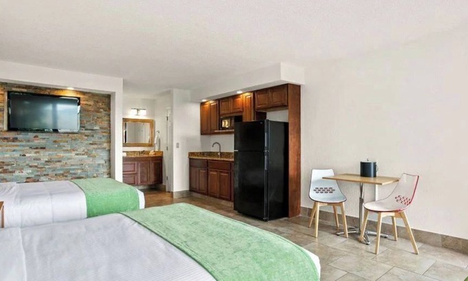 Historic Downtown Kissimmee Apartment | Wonderful Apt Hotel with Pool in Kissimmee 5