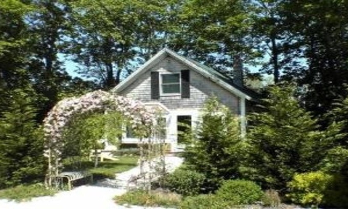 Vineyard Haven Cottage | Wonderful Cottage in town Vineyard Haven, close to everything