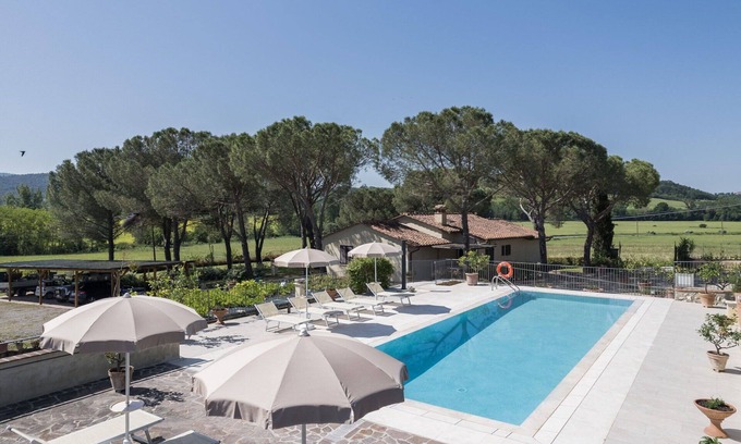 Colle di Val d'Elsa Villa | Wonderful private villa with A/C, WIFI, private pool, TV and pets allowed, close to San Gimignano