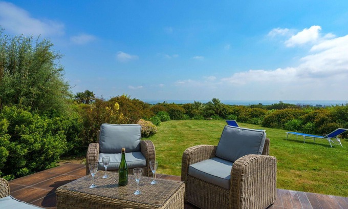 Telgruc-sur-Mer House | Wonderful private villa for 6 guests with WIFI, TV, terrace and pets allowed