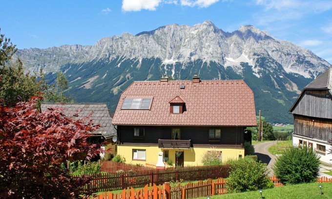 Niederoeblarn House | Wonderful private villa for 10 people with TV, patio and pets allowed