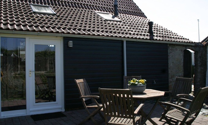 Schoondijke House | Wonderful private villa for 4 guests with WIFI, TV, terrace and pets allowed