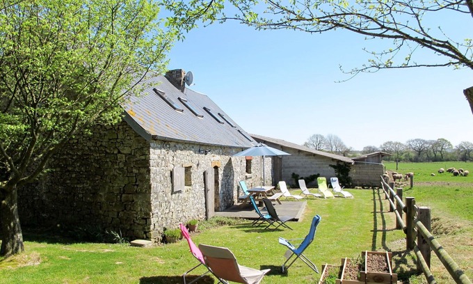 Saint-Sauveur-le-Vicomte House | Wonderful private villa for 4 guests with WIFI, TV, terrace and panoramic view