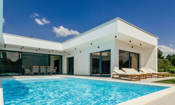 Donji Prolozac Villa | Wonderful private villa for 10 people with private pool, WIFI, A/C, TV and terrace