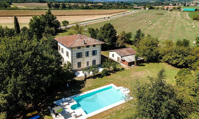 Scarperia e San Piero Villa | Wonderful private villa for 16 people with WIFI, private pool, TV, patio and pets allowed