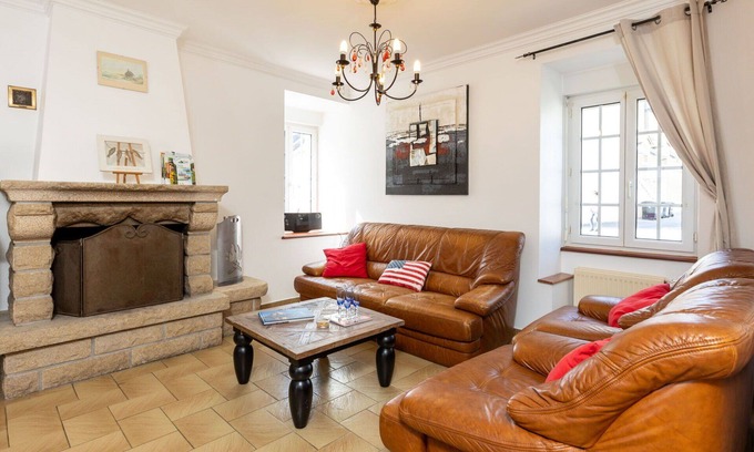 Cherrueix House | Wonderful private villa for 10 guests with WIFI, TV, terrace and pets allowed