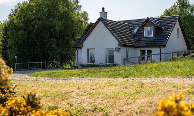 Loch Ness House | Wonderful private villa for 7 guests with WIFI, TV, patio and panoramic view