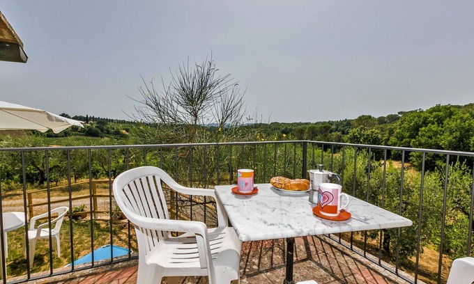 Scandicci Villa | Wonderful private villa for 4 people with WIFI, TV, patio, pets allowed and panoramic view