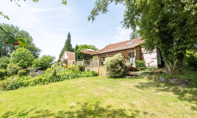 Carentan House | Wonderful private villa for 4 people with WIFI, TV, terrace and pets allowed