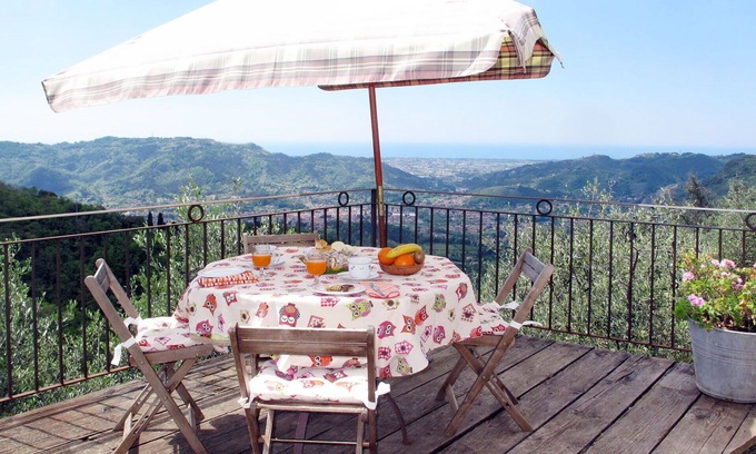 Camaiore House | Wonderful private villa for 4 people with WIFI, private pool, TV, terrace and panoramic view