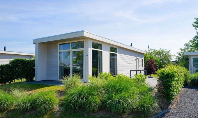 Nunspeet House | Wonderful private villa for 4 guests with WIFI, pool, TV and terrace