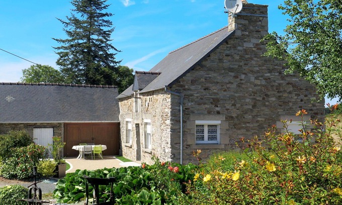 Matignon House | Wonderful private villa for 4 people with TV and pets allowed