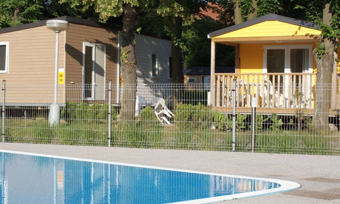 Dolni Pocernice House | Wonderful private villa for 6 people with WIFI, pool, terrace and pets allowed
