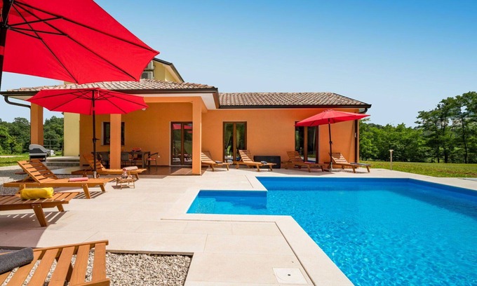Karojba House | Wonderful private villa for 6 guests with A/C, private pool, WIFI, TV, terrace and panoramic view