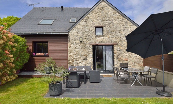Besne House | Wonderful private villa for 5 guests with WIFI, TV, patio and pets allowed