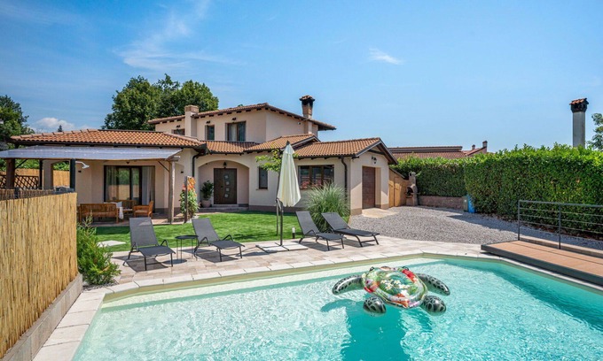 Viskovo House | Wonderful private villa for 8 guests with A/C, private pool, WIFI, TV, terrace and panoramic view