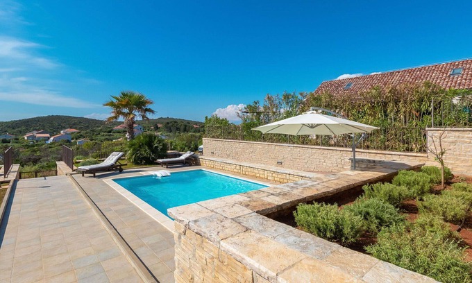 Ugljan House | Wonderful private villa for 8 guests with WIFI, A/C, private pool, TV and patio