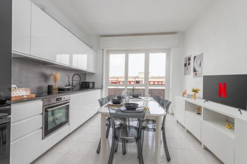 Barona Apartment | Wonderful View on CityLife-Suite Near Metro M2