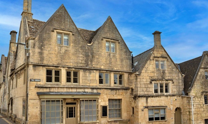 Painswick House | Wonderful villa for 19 guests with pool, WIFI, TV and pets allowed
