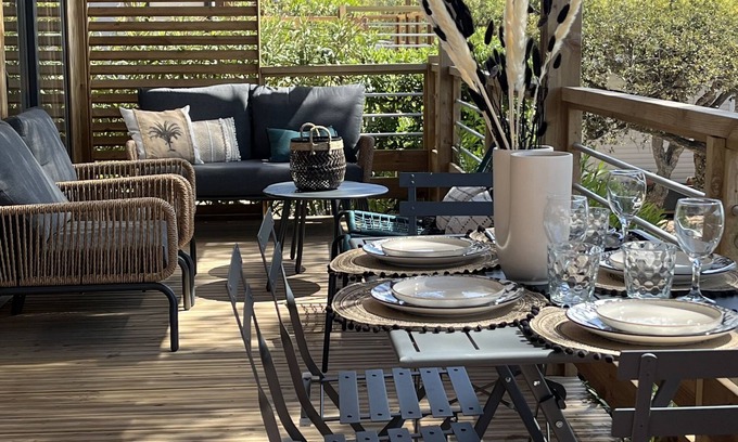 Le Dramont Ski Chalet | Wooden chalet near the sea