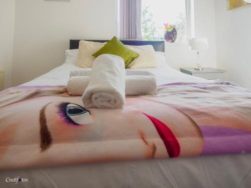 Stoke-on-Trent Apartment | WoodHus Lodge Fantastic Large Double Room 3