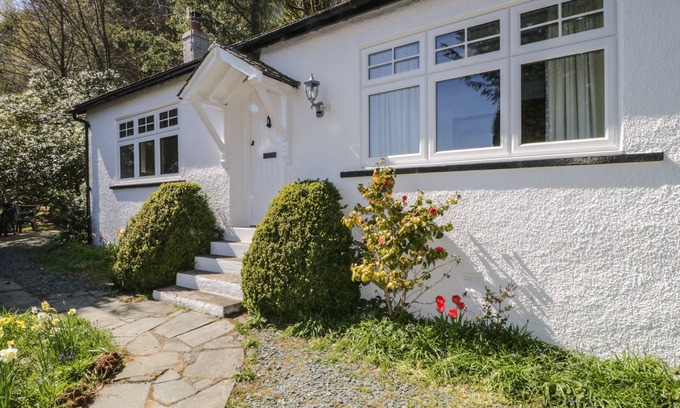 Thornthwaite Cottage | WOODSIDE, family friendly, with open fire in Braithwaite