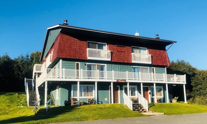 Homer Apartment | Woodside Suite #6- Modest suite in downtown Homer, walking distance to all attractions