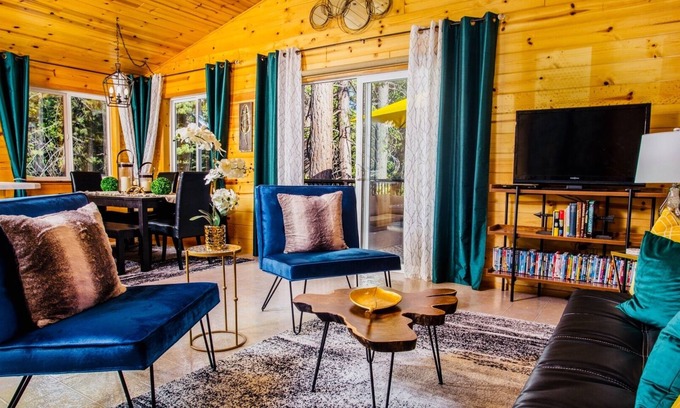 Cold Springs Cabin | Woodsy Retreat: Swim Pinecrest/Ski Dodge! WIFI