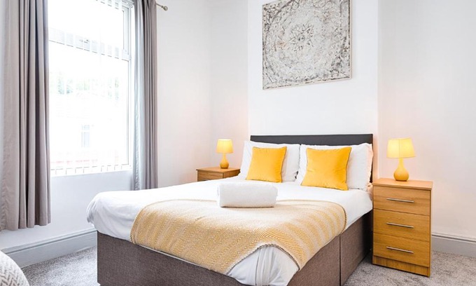 Landore Apartment | Work Stay - 3BR - Near Stadium - Smart TVs