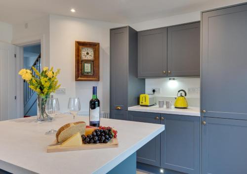 Holt House | Wren Drive