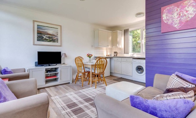 Haverfordwest Ski Chalet | Y Twll Bollt (The Bolt Hole)