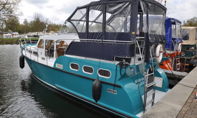 Oberhavel Boat Rental | Yacht Pedro Skiron 35 for 4 people.