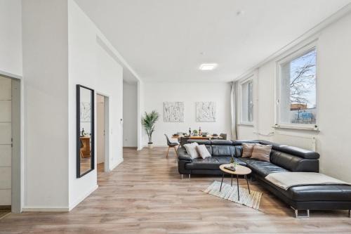 Schafhof Apartment | Yello Homes - Loft - Airport & Messe 6 Betten & Wifi