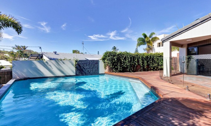 Yaroomba Apartment | Yerranya pet-friendly beach home w pool