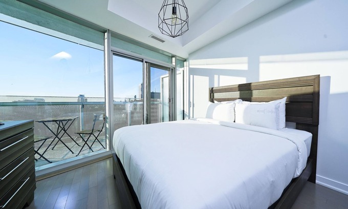 Toronto Entertainment District Apartment | York Horizon Suites