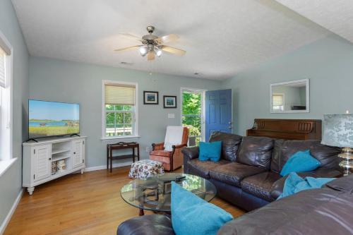Emerald Isle House | You, Me and The Sea