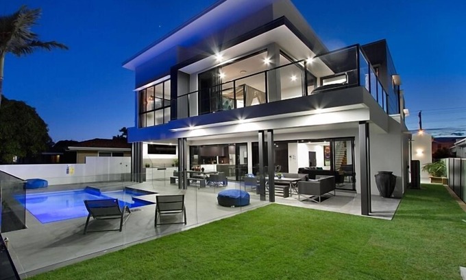 Broadbeach Waters House | You will have a sublime experience staying at this property!