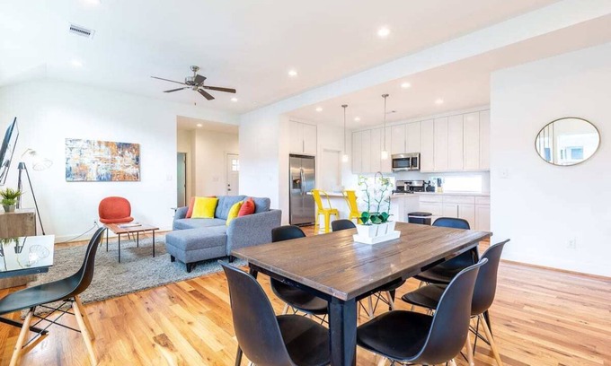 Lawndale/ Wayside House | Your Cozy Bungalows! Sleeps 18/9BR/6BA/12PA