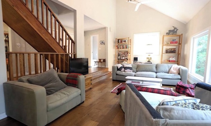 Norland Cottage | Your Holiday Getaway in Ontario - Pool Table, Firepit, Gull River