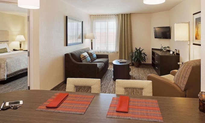 Horsham House | Your Home Away From Home! Free Parking, Pets Allowed, Near Speed Raceway