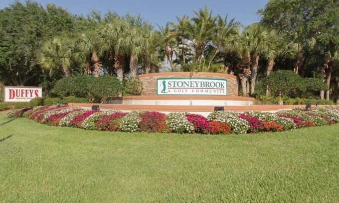 Stoneybrook Condo | Your HOME away from HOME 2 bedroom 2 bathroom in the Stoneybrook Golf Community