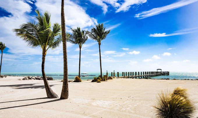 Islamorada Hotel | Your Islamorada Hideaway! Beachfront Accommodation - Onsite Pool, Parking