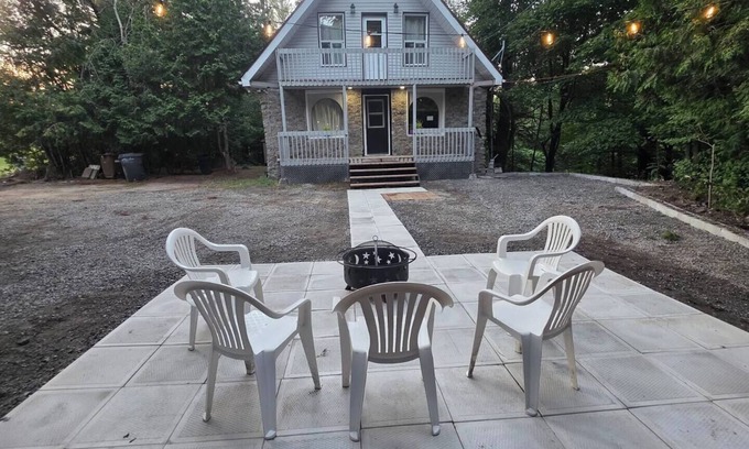 Rawdon Ski Chalet | Your Party House! Soundproof music room.Near parks & beach. Your perfect getaway