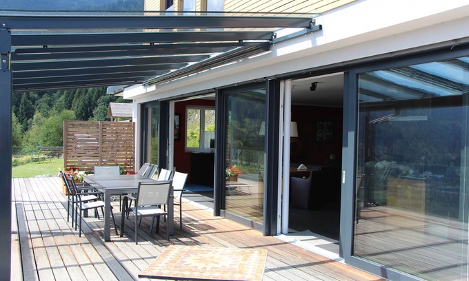 Bodensdorf Apartment | Your sunny box seat over the lake