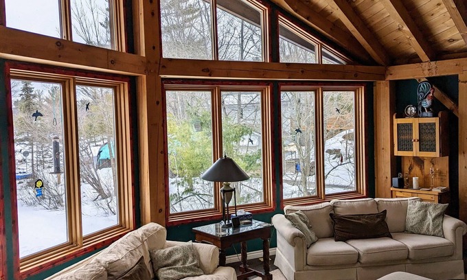 Washago Cottage | Yr round Muskoka Getaway - Beach Volleyball, Hot Tub, Gourmet Cooking and more