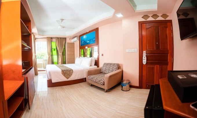 Male House | ZAN LODGE